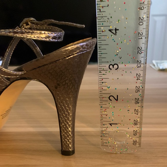 Nine West - Picture 11 of 11